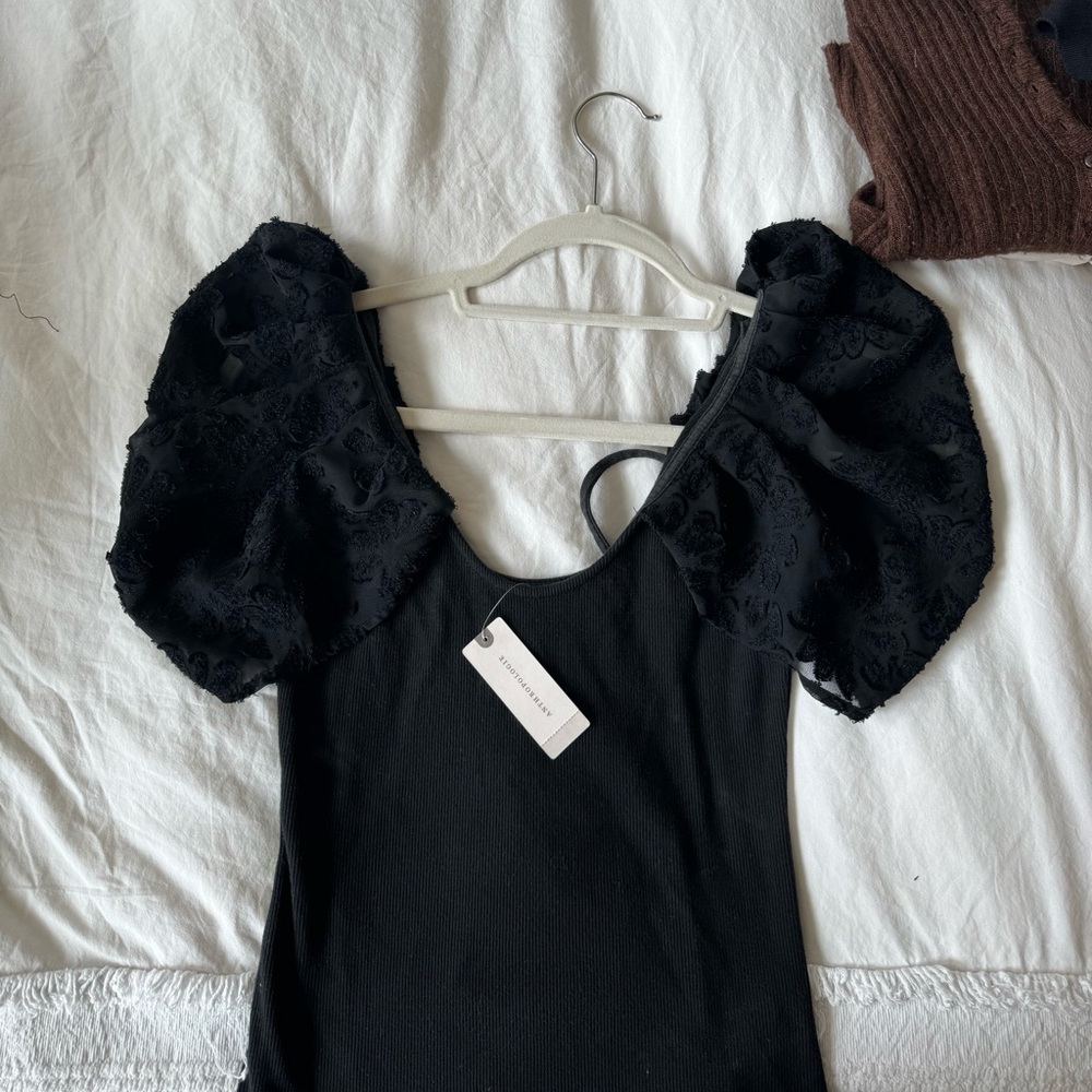 Puff sleeve black top